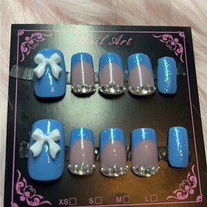 Blue skies press on nails